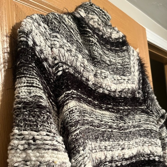 Kensie Oversized Black and White Cardigan - Picture 10 of 10